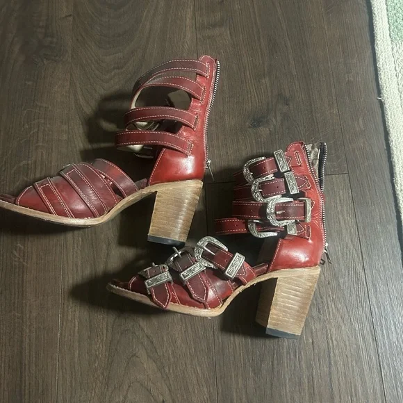 ***RARE Freebird by Steven BROOKLYN size 8 in red - Picture 2 of 4